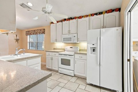 House in Tavares, Florida 3 bedrooms, 154.4 sq.m. № 2391536 - photo 11