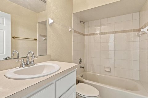 House in Tavares, Florida 3 bedrooms, 154.4 sq.m. № 2391536 - photo 21