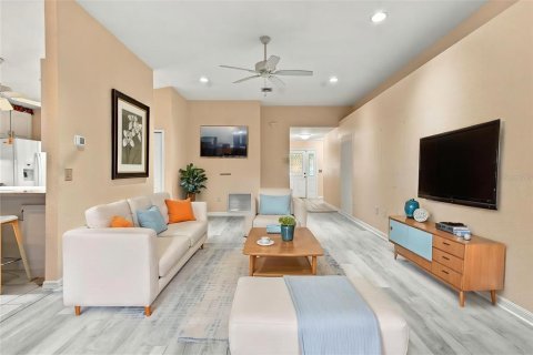 House in Tavares, Florida 3 bedrooms, 154.4 sq.m. № 2391536 - photo 7