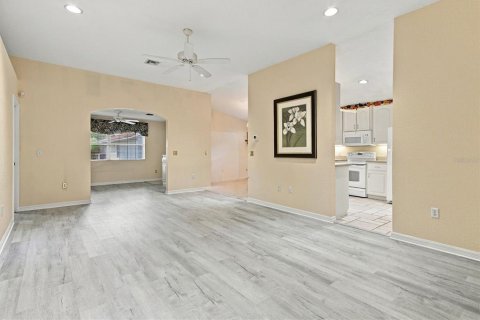 House in Tavares, Florida 3 bedrooms, 154.4 sq.m. № 2391536 - photo 4