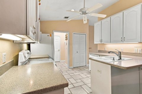 House in Tavares, Florida 3 bedrooms, 154.4 sq.m. № 2391536 - photo 9