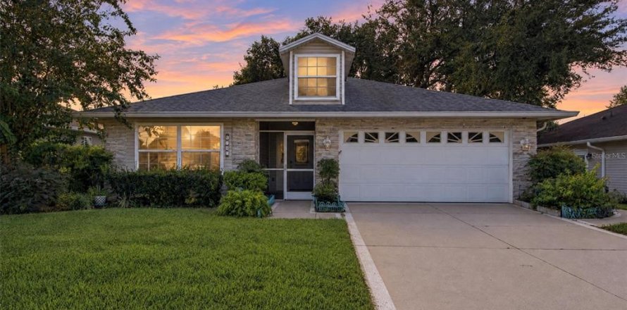 House in Tavares, Florida 3 bedrooms, 154.4 sq.m. № 2391536