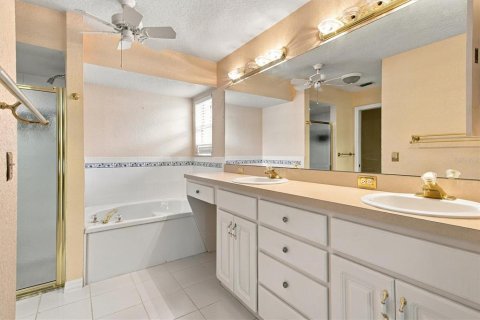 House in Tavares, Florida 3 bedrooms, 154.4 sq.m. № 2391536 - photo 15