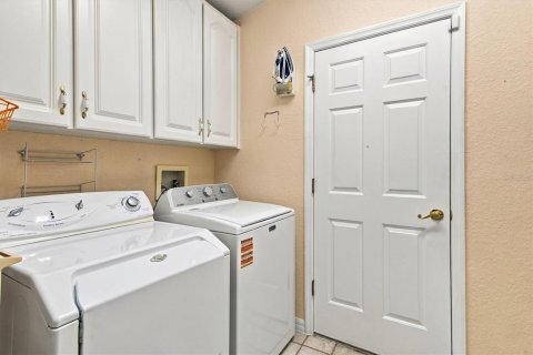 House in Tavares, Florida 3 bedrooms, 154.4 sq.m. № 2391536 - photo 12