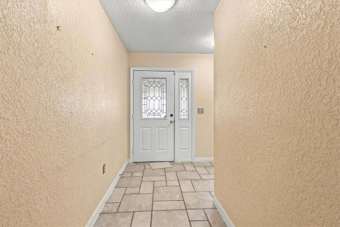 House in Tavares, Florida 3 bedrooms, 154.4 sq.m. № 2391536 - photo 3