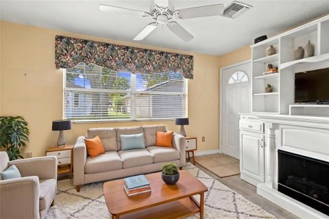 House in Tavares, Florida 3 bedrooms, 154.4 sq.m. № 2391536 - photo 5