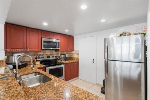 Copropriété à vendre à Hollywood, Floride: 2 chambres, 116.13 m2 № 2178777 - photo 13