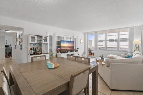 Copropriété à vendre à Hollywood, Floride: 2 chambres, 116.13 m2 № 2178777 - photo 17