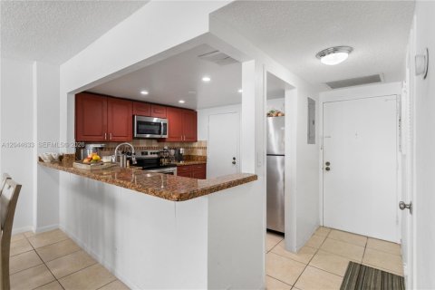Copropriété à vendre à Hollywood, Floride: 2 chambres, 116.13 m2 № 2178777 - photo 11