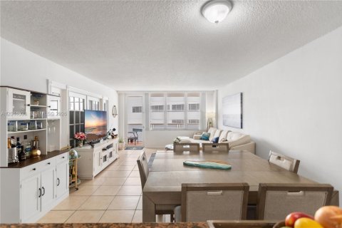 Copropriété à vendre à Hollywood, Floride: 2 chambres, 116.13 m2 № 2178777 - photo 15