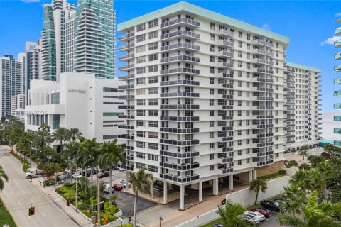 Copropriété à vendre à Hollywood, Floride: 2 chambres, 116.13 m2 № 2178777 - photo 4