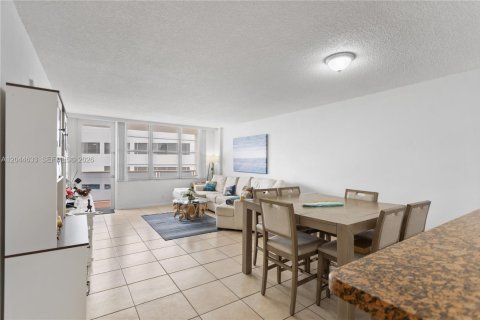 Copropriété à vendre à Hollywood, Floride: 2 chambres, 116.13 m2 № 2178777 - photo 16