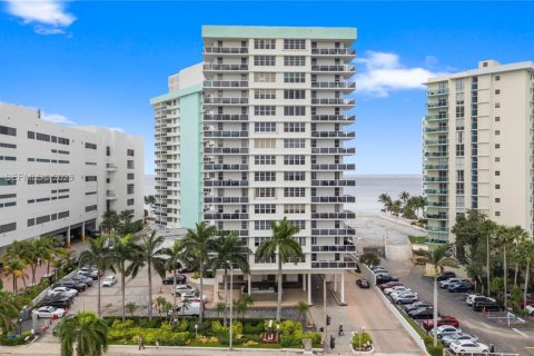Copropriété à vendre à Hollywood, Floride: 2 chambres, 116.13 m2 № 2178777 - photo 3
