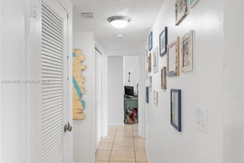 Copropriété à vendre à Hollywood, Floride: 2 chambres, 116.13 m2 № 2178777 - photo 27