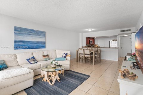 Copropriété à vendre à Hollywood, Floride: 2 chambres, 116.13 m2 № 2178777 - photo 21