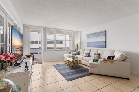 Copropriété à vendre à Hollywood, Floride: 2 chambres, 116.13 m2 № 2178777 - photo 19