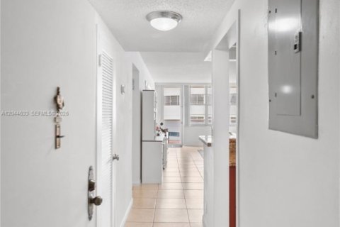 Copropriété à vendre à Hollywood, Floride: 2 chambres, 116.13 m2 № 2178777 - photo 8