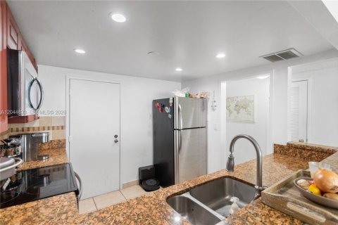 Copropriété à vendre à Hollywood, Floride: 2 chambres, 116.13 m2 № 2178777 - photo 12