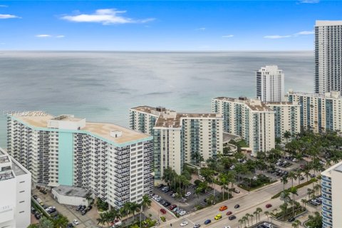 Condo à Hollywood, Floride, 2 chambres  № 2178777
