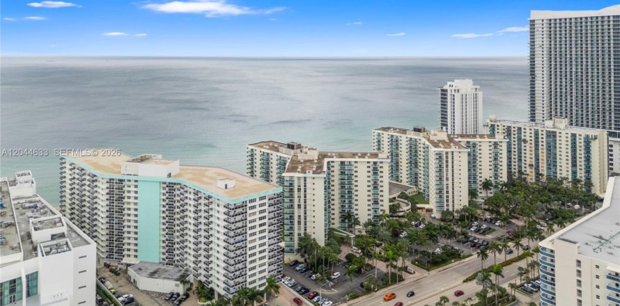 Condo à Hollywood, Floride, 2 chambres  № 2178777