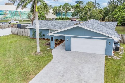 House in Clearwater, Florida 3 bedrooms, 152.55 sq.m. № 1843914 - photo 30