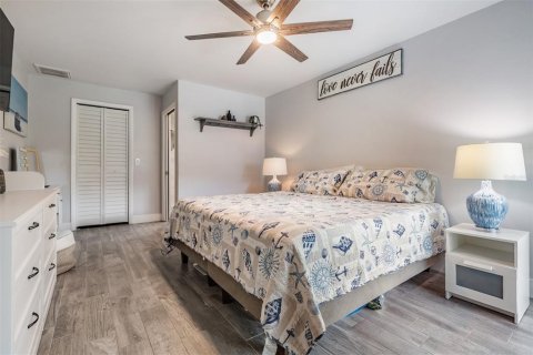 House in Clearwater, Florida 3 bedrooms, 152.55 sq.m. № 1843914 - photo 15