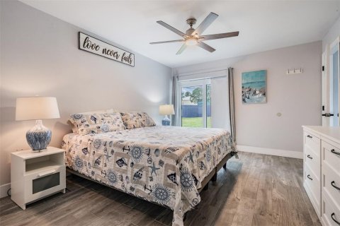 House in Clearwater, Florida 3 bedrooms, 152.55 sq.m. № 1843914 - photo 16