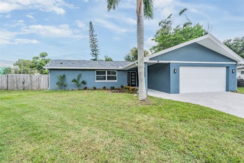 House in Clearwater, Florida 3 bedrooms, 152.55 sq.m. № 1843914 - photo 29