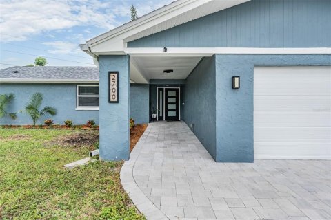 House in Clearwater, Florida 3 bedrooms, 152.55 sq.m. № 1843914 - photo 2
