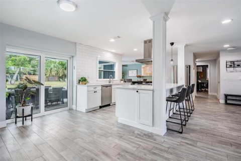 House in Clearwater, Florida 3 bedrooms, 152.55 sq.m. № 1843914 - photo 5