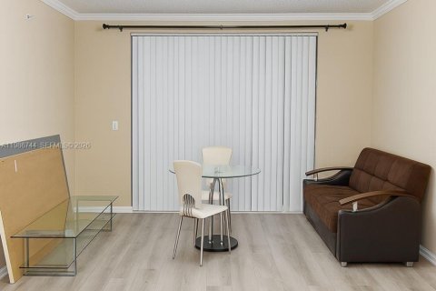 Купить кондоминиум в Санни-Айлс-Бич, Флорида 1 спальня, 62.52м2, № 2048418 - фото 4