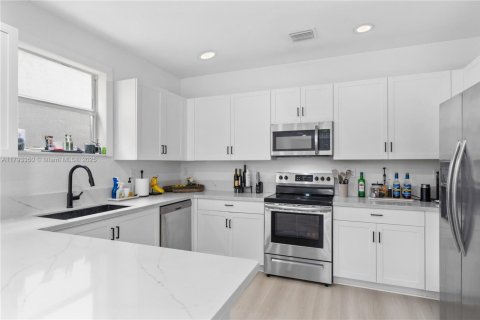 House in Homestead, Florida 5 bedrooms, 269.88 sq.m. № 1777582 - photo 9