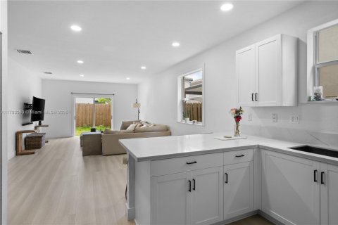 House in Homestead, Florida 5 bedrooms, 269.88 sq.m. № 1777582 - photo 11