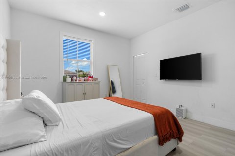 House in Homestead, Florida 5 bedrooms, 269.88 sq.m. № 1777582 - photo 25