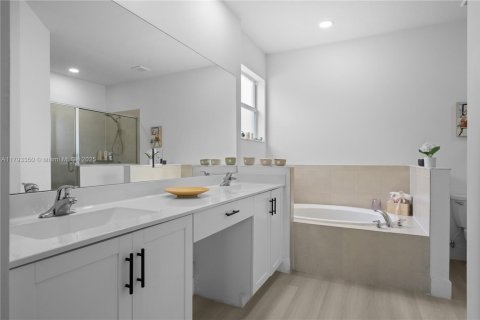 House in Homestead, Florida 5 bedrooms, 269.88 sq.m. № 1777582 - photo 20
