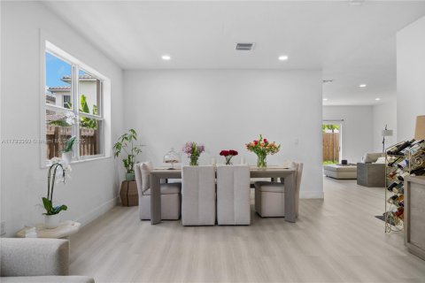 House in Homestead, Florida 5 bedrooms, 269.88 sq.m. № 1777582 - photo 5