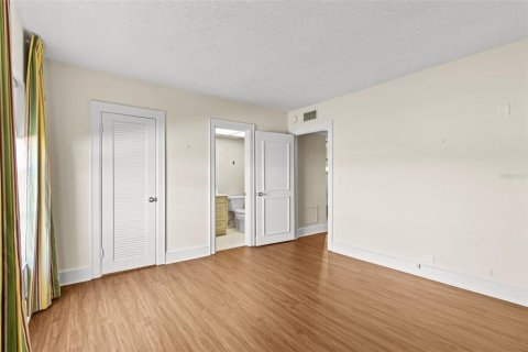 Condominio en venta en Belleair Bluffs, Florida, 2 dormitorios, 120.77 m2 № 1608697 - foto 11