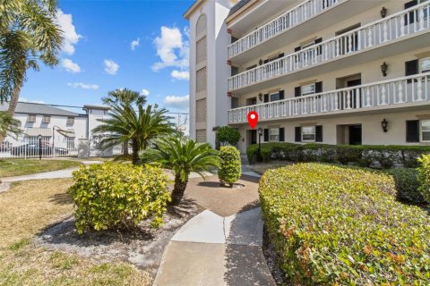 Condominio en venta en Belleair Bluffs, Florida, 2 dormitorios, 120.77 m2 № 1608697 - foto 28