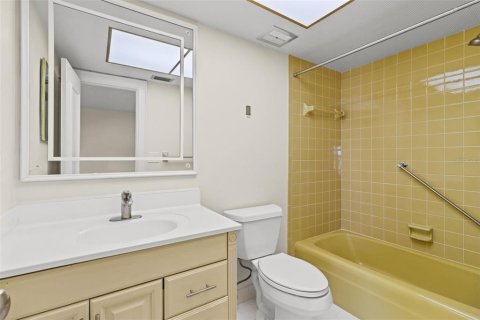 Condominio en venta en Belleair Bluffs, Florida, 2 dormitorios, 120.77 m2 № 1608697 - foto 13