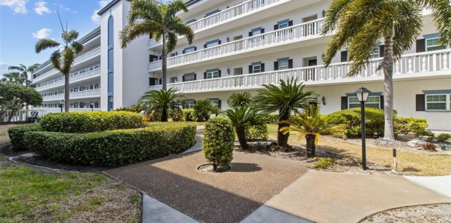 Condominio en Belleair Bluffs, Florida, 2 dormitorios № 1608697