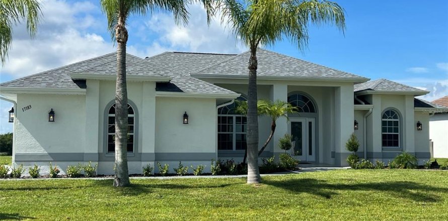 Casa en Port Charlotte, Florida 3 dormitorios, 195 m2 № 1816818