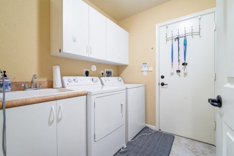 Casa en alquiler en Boynton Beach, Florida, 3 dormitorios, 163.88 m2 № 1081683 - foto 1