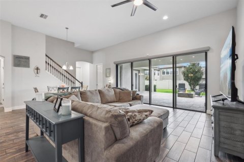 Villa ou maison à vendre à Brandon, Floride: 5 chambres, 363.34 m2 № 1773780 - photo 8