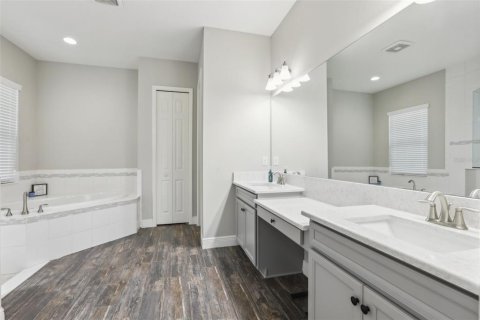 Villa ou maison à vendre à Brandon, Floride: 5 chambres, 363.34 m2 № 1773780 - photo 11