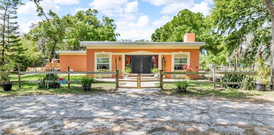 House in Odessa, Florida 4 bedrooms, 370.49 sq.m. № 1617998