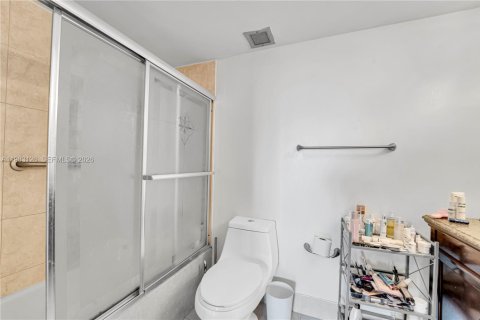 Condominio en venta en Hollywood, Florida, 2 dormitorios, 102.19 m2 № 2049963 - foto 13