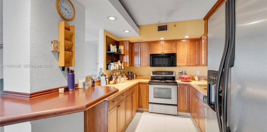 Condominio en Hollywood, Florida, 2 dormitorios  № 2049963