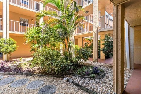 Condominio en alquiler en Sarasota, Florida, 1 dormitorio, 60.76 m2 № 1637819 - foto 5