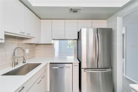 Condominio en alquiler en Sarasota, Florida, 1 dormitorio, 60.76 m2 № 1637819 - foto 15