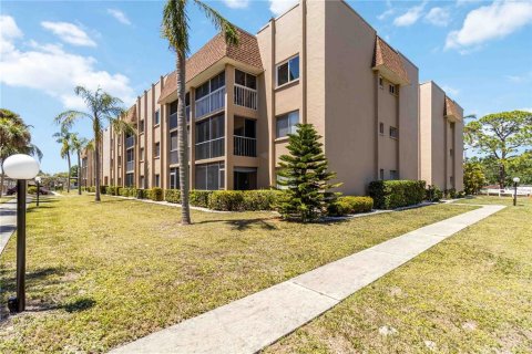Condominio en alquiler en Sarasota, Florida, 1 dormitorio, 60.76 m2 № 1637819 - foto 3